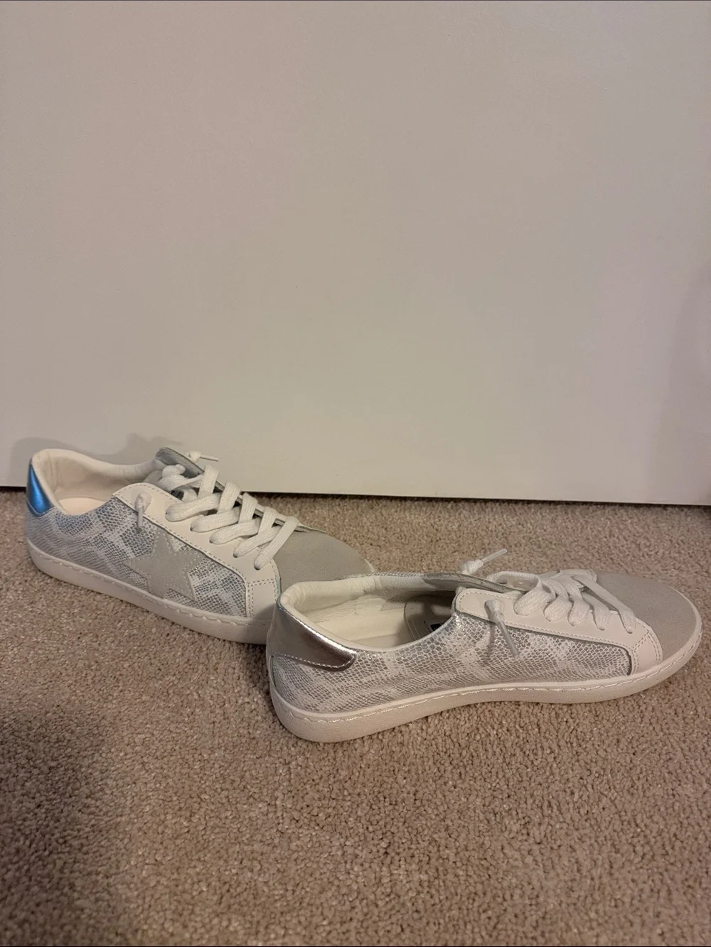 Vintage White & Silver Low-Top Sneakers with Blue Heel Accent